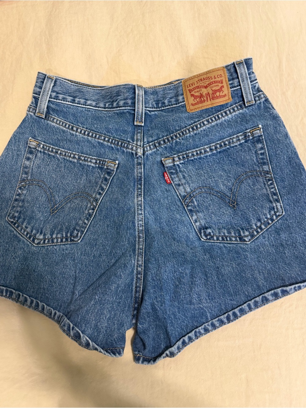 Levi's high waisted mom shorts size 28 - Picture 3 of 4